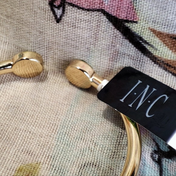 INC Brand New Shiny Gold Tone Hinge Bracelet Mint Green Faceted Stones NWT - Picture 8 of 8